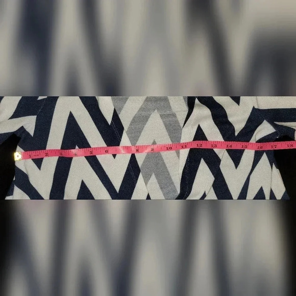 LuLaRoe Navy Chevron Caroline Cardigan - Picture 6 of 8